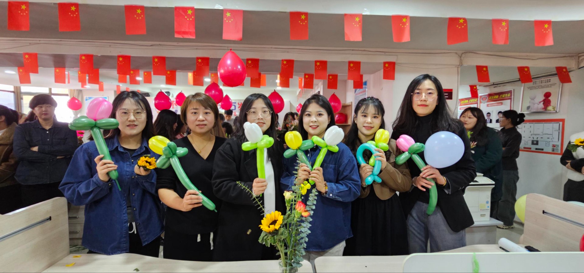 【卓然而立 自成光芒】卓越索学教育集团开展“三八妇女节”主题活动~